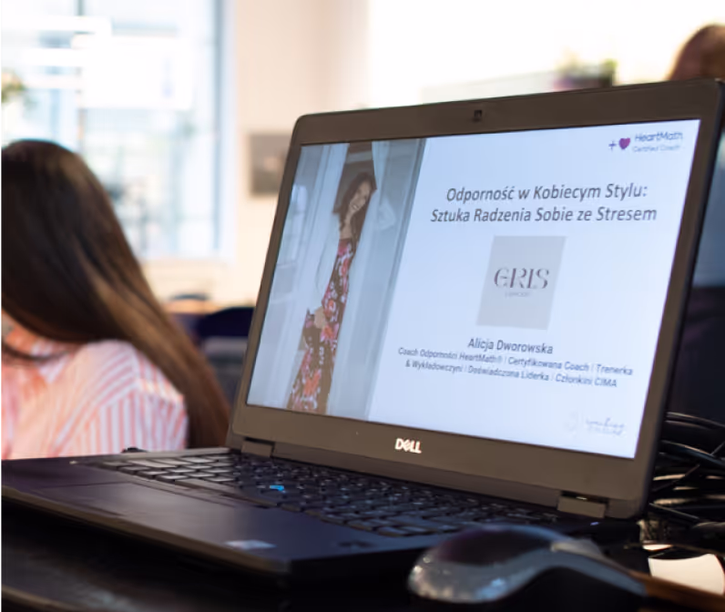 Coach od stresu prowadzi sesję online – jak poradzić sobie ze stresem?